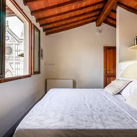 Apartment Piazza Santa Croce *