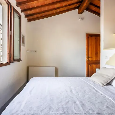 Apartment Piazza Santa Croce Florence