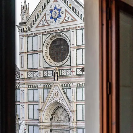 Piazza Santa Croce Apartment *
