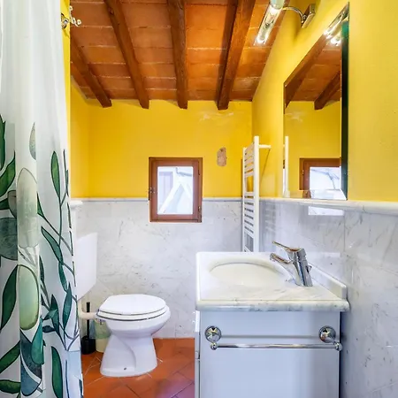 Piazza Santa Croce Apartment