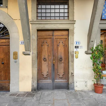 Piazza Santa Croce *