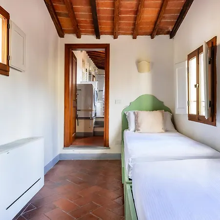 Piazza Santa Croce Apartment