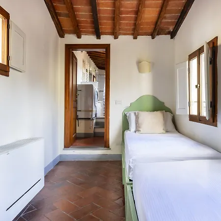 Piazza Santa Croce Apartment