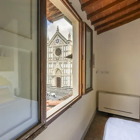 Piazza Santa Croce Apartment *