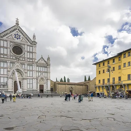 Apartment Piazza Santa Croce *
